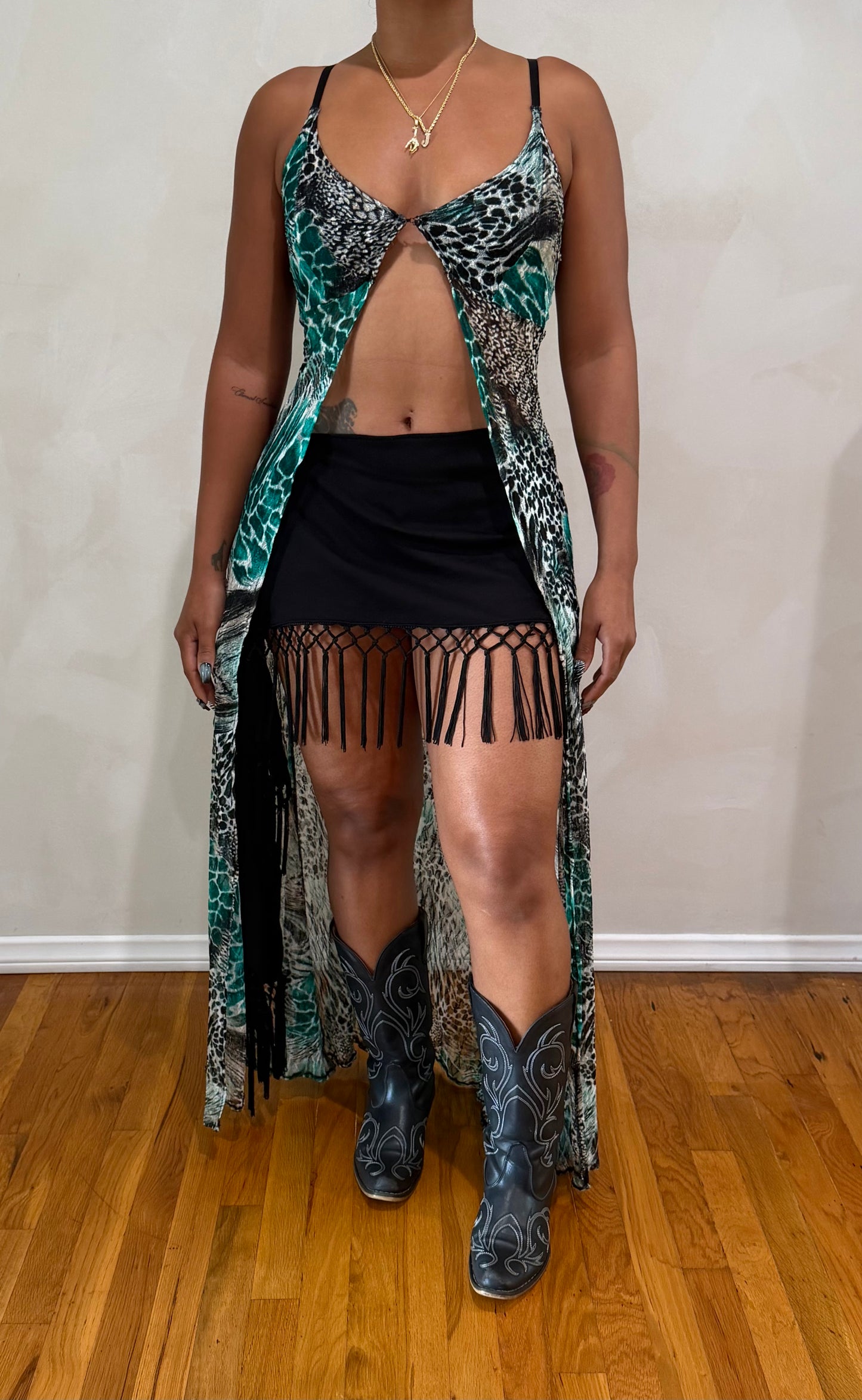 AMIKA DUSTER 001